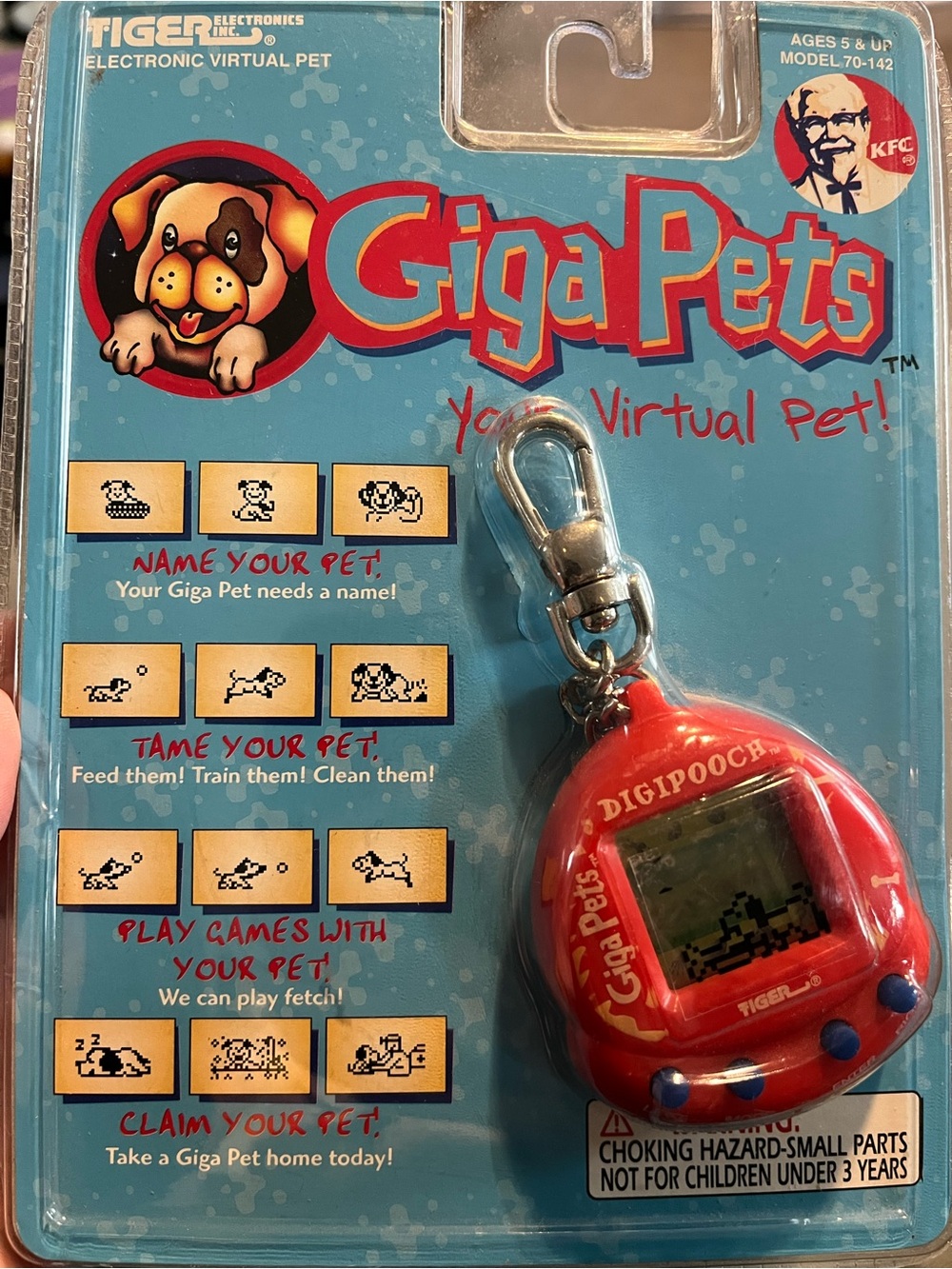GigaPets Digipooch Vintage KFC Edition Red Keychain Digital Game new